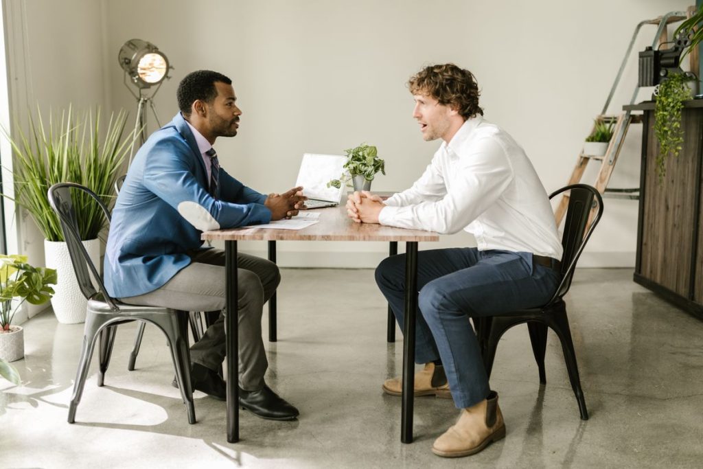 B2B Consultancy Social case study for LinkedIn Content for a B2B Founder: 5 Retainer Clients From Inbound